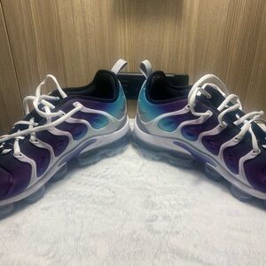Nike Gradient Sneakers with Air Cushion